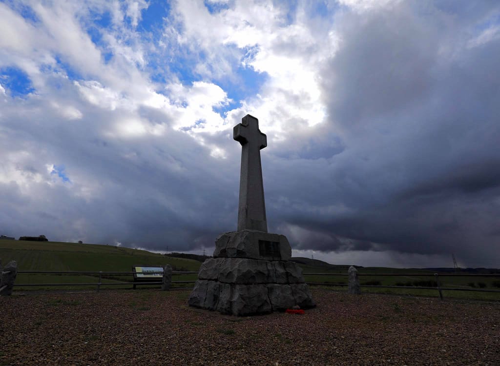 Flodden-memorial-located-at-about-the-centre-of-the-English-line.-The-Scots-were-deployed-on-the-ridge-in-the-background