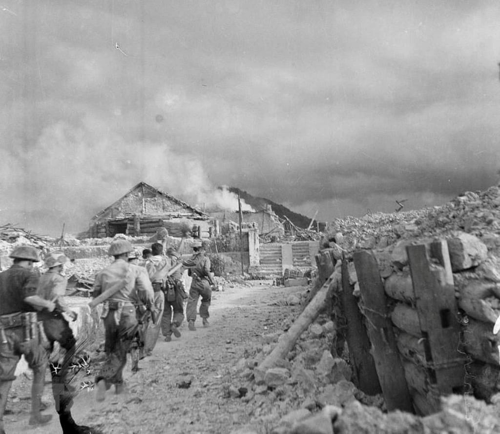 Viet Minh troops moving through Dong Khé fortified post after it fell on 18 September 1950