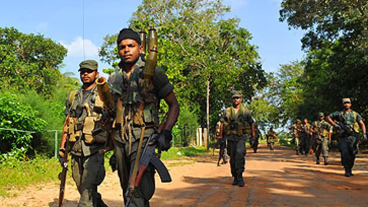Sri Lankan Civil War. Sri Lankan Army soldiers advance in the Eastern Province, final offensives, 2009