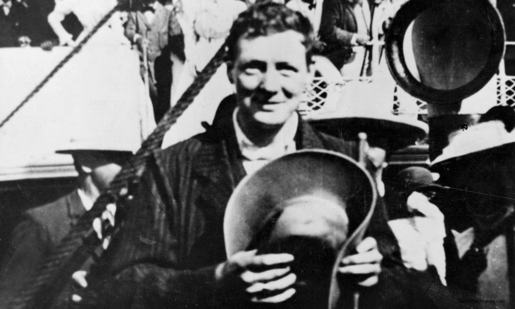 Winston Churchill disembarks in Durban after his escape through Portuguese East Africa