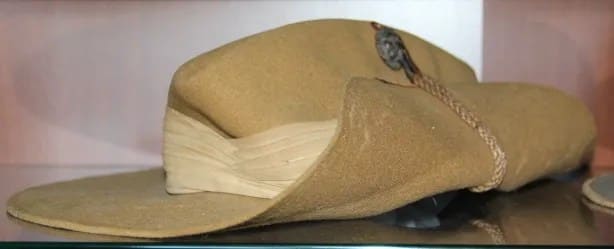Boer War-era Australian slouch hat - Victorian Mounted Rifles,