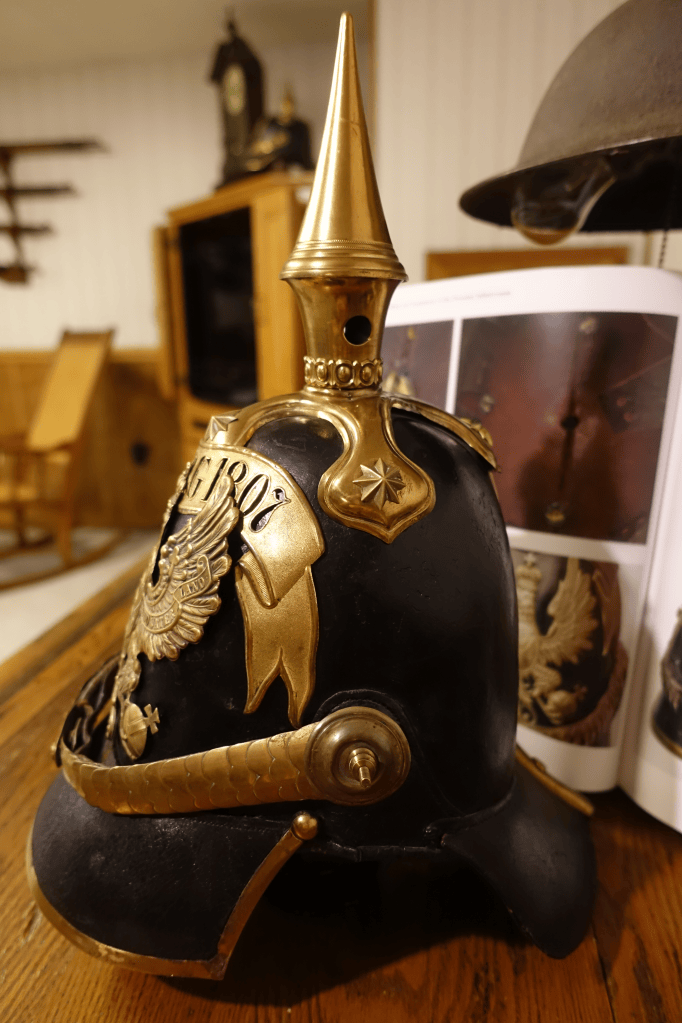 Model-1842-pickelhaube-03