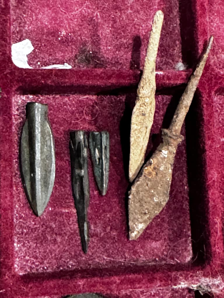 300 arrow heads 01
