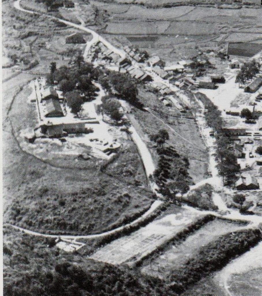 Aerial view of Dong Khé citadel. In May 1950, it was overrun by two Viet Minh regiments but quickly recaptured by French paratroopers of the 3rd Colonial Parachute Commando Battalion. In October 1950, as the prelude to the Battle for Route Coloniale No. 4, it was again overrun and was never recaptured.
