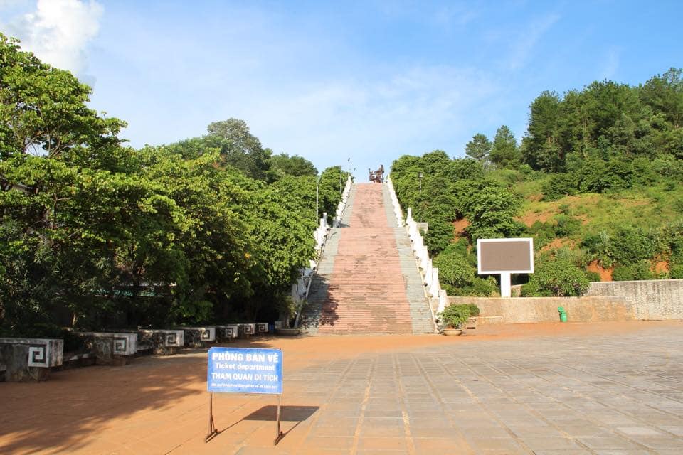 Strongpoint Dominique 2. This is by far the dominating feature in the valley and was a key part of the French defensive position. It was held by the 3rd Battalion, 3rd Algerian Rifles and fell to the Viet Minh on 30 March 1954, during the Battle for the Five Hills.