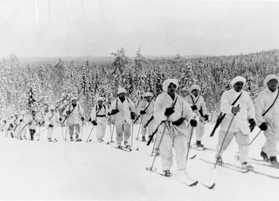 Finnish ski patrol in northern Finland. The reservists who fought at Suomussalmi and Raate Road were expert on skis and comfortable with living and operating in the frozen forests, unlike their Red Army counterparts.