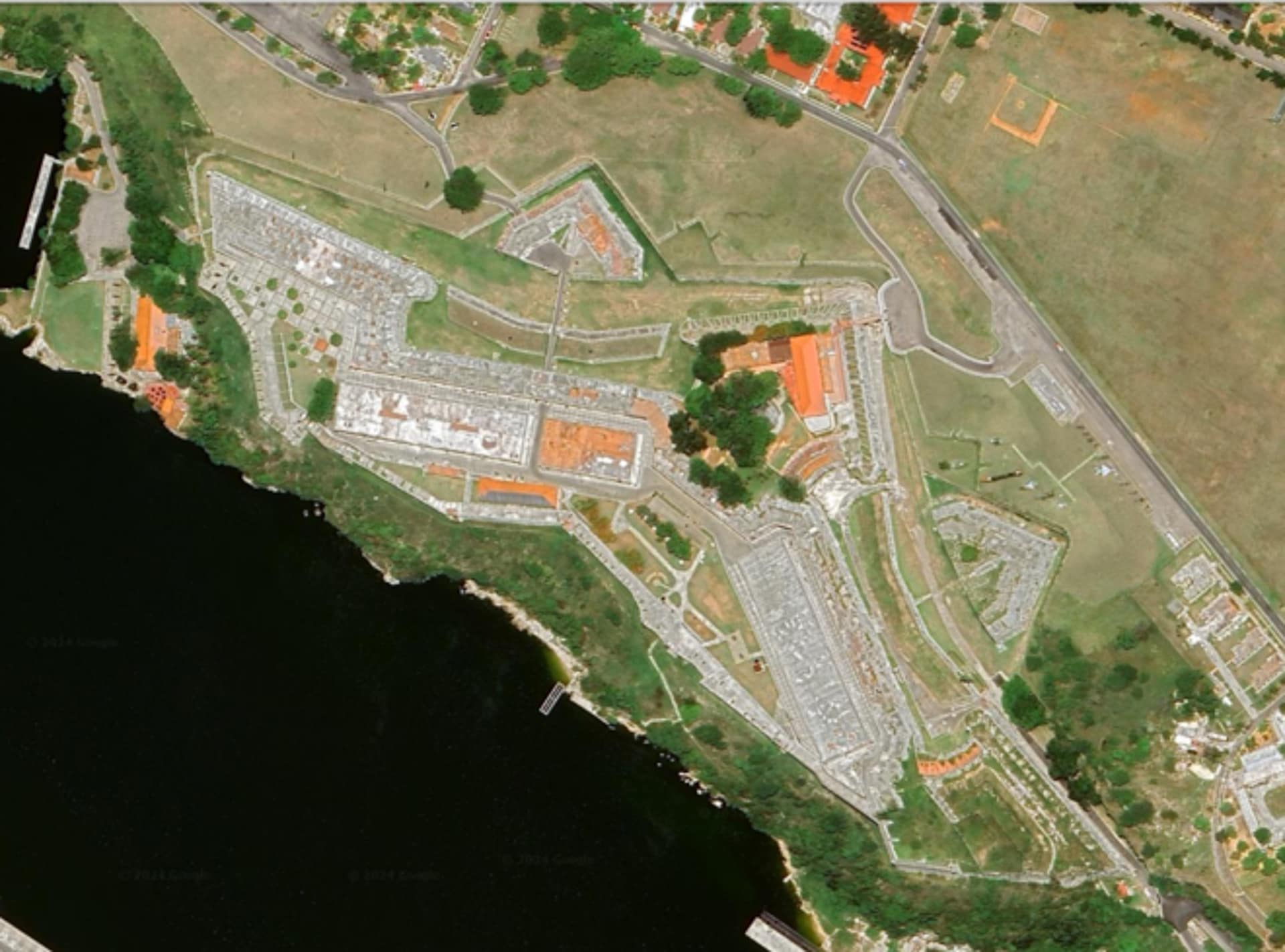 Google Earth view of the massive Fortaleza de San Carlos de la Cabaña guarding Havana Harbour